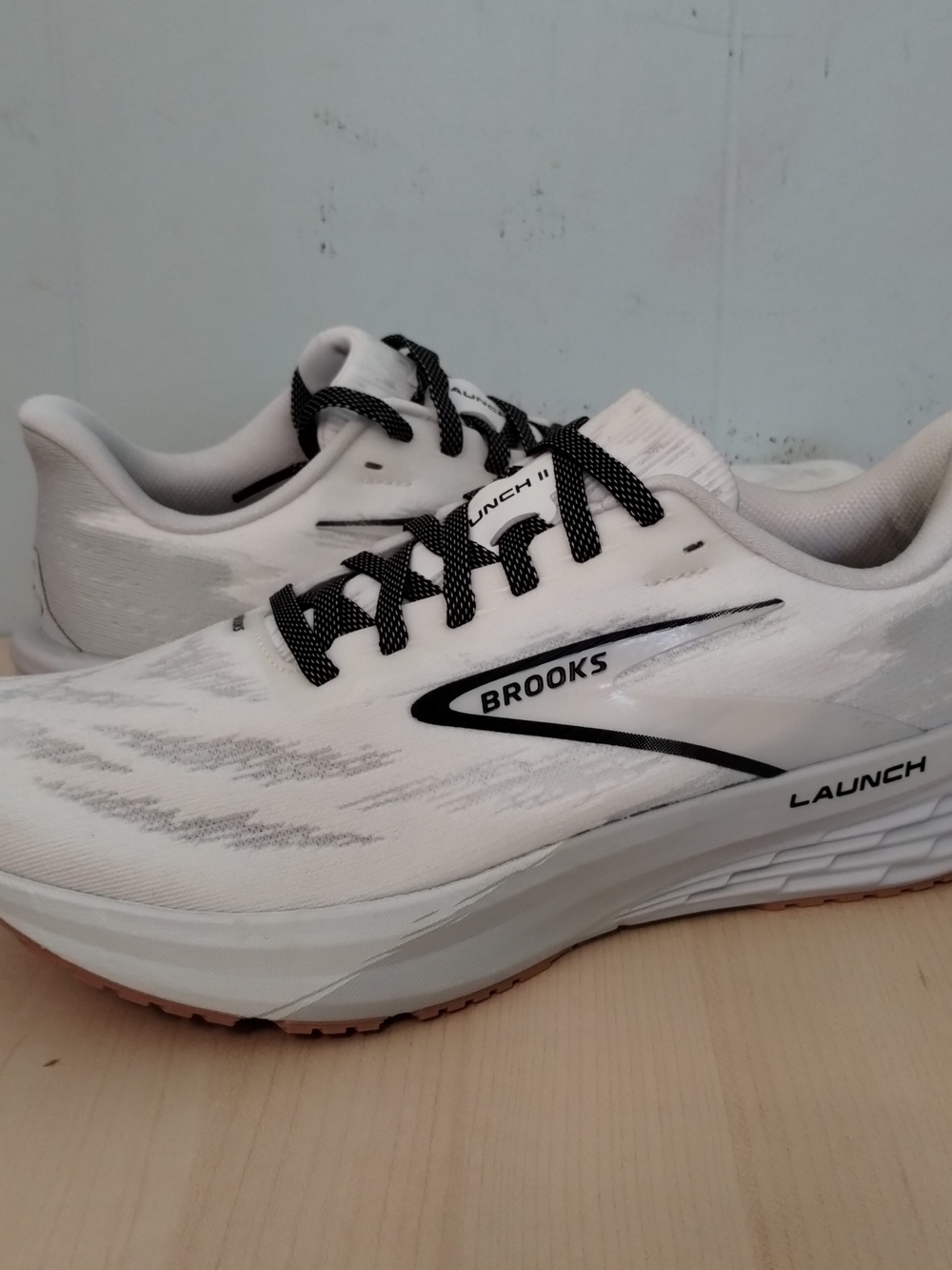 Brooks Launch Men's Size 8 Sneakers Running Shoes - White Gray Black Accents